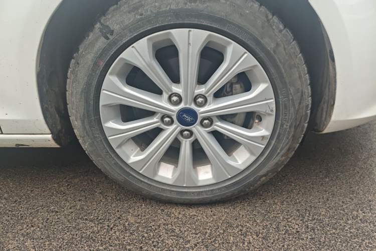 Used Ford Escort 2017 Happiness Edition 1.5L Automatic Fashion Version Right Front Wheel Hub
