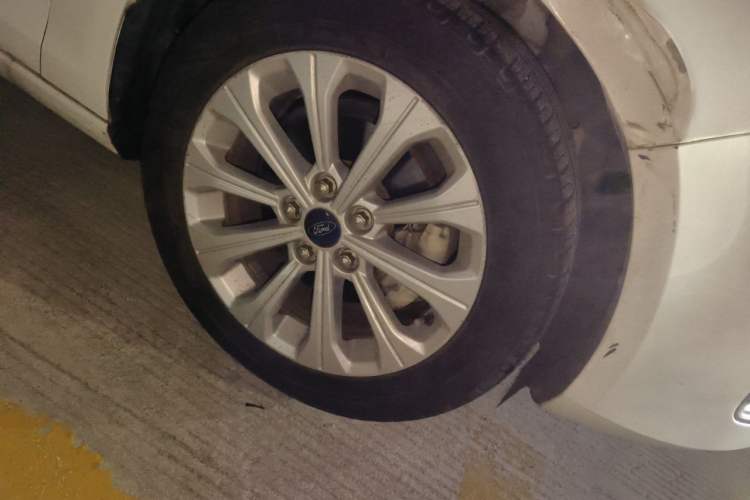 Used Ford Escort 2017 Happiness Edition 1.5L Automatic Fashion Version Right Front Wheel Hub