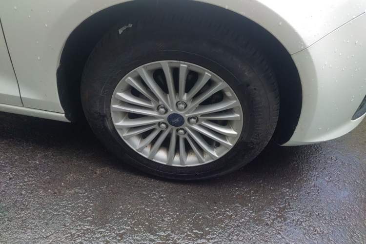 Used Ford Escort 2017 1.5L Automatic Comfort Model Right Front Wheel Hub