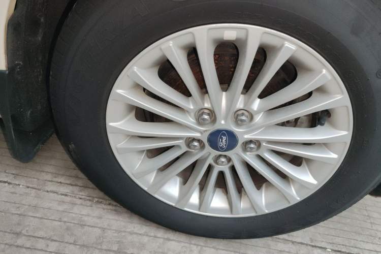Used Ford Escort 2017 Revised Version 1.5L Automatic Comfort Edition Right Front Wheel Hub