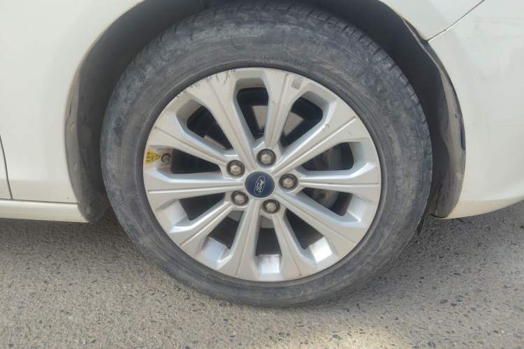 Used Ford Escort 2017 Happiness Edition 1.5L Automatic Fashion Version Right Front Wheel Hub