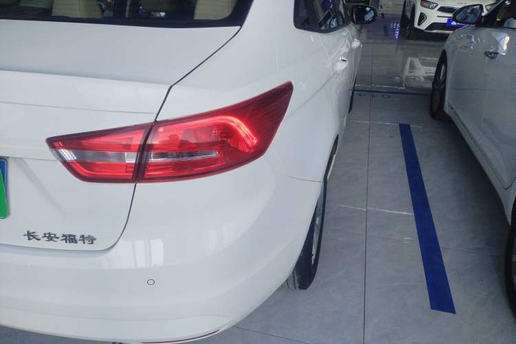 Used Ford Escort 2017 Revised Version 1.5L Manual Comfort Edition Right Rear Taillight