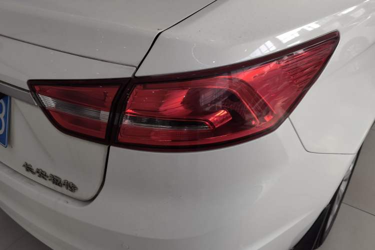 Used Ford Escort 2017 Happiness Edition 1.5L Automatic Fashion Version Right Rear Taillight