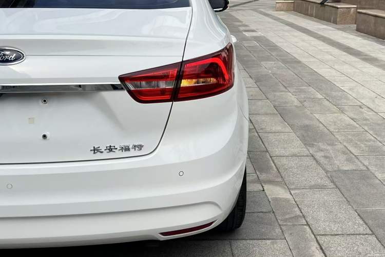 Used Ford Escort 2017 Happiness Edition 1.5L Automatic Fashion Version Right Rear Taillight