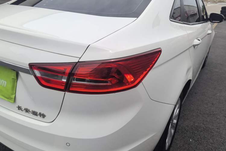 Used Ford Escort 2017 Happiness Edition 1.5L Automatic Fashion Version Right Rear Taillight