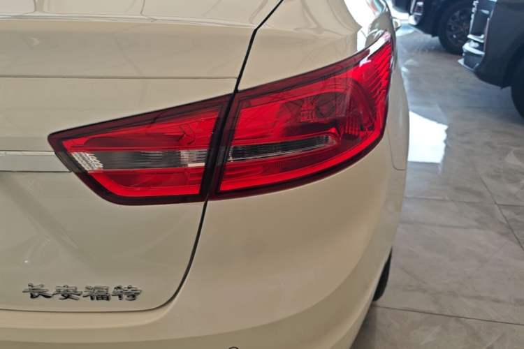 Used Ford Escort 2017 Happiness Edition 1.5L Automatic Fashion Version Right Rear Taillight
