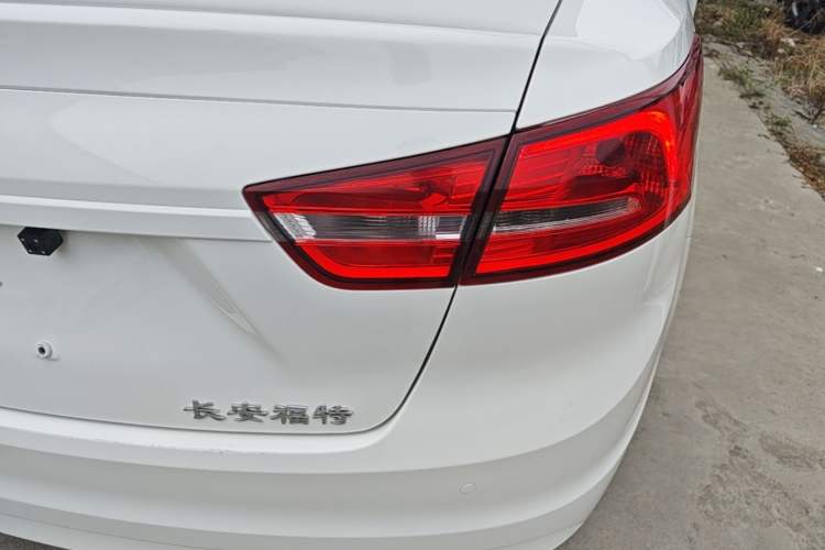 Used Ford Escort 2017 Revised Version 1.5L Automatic Comfort Edition Right Rear Taillight