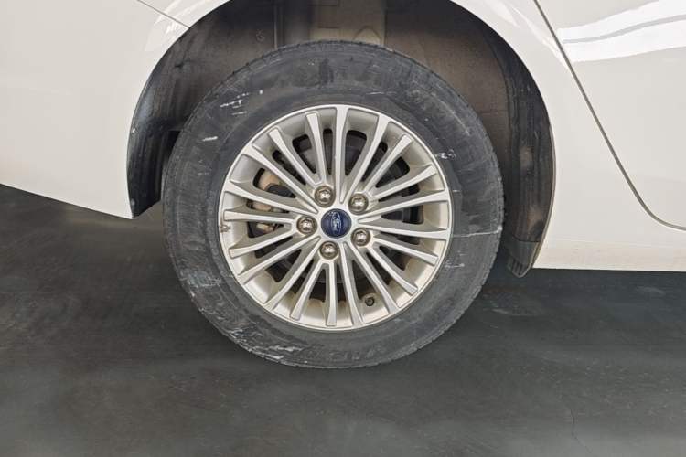 Used Ford Escort 2017 Revised Version 1.5L Manual Comfort Edition Right Rear Wheel Hub