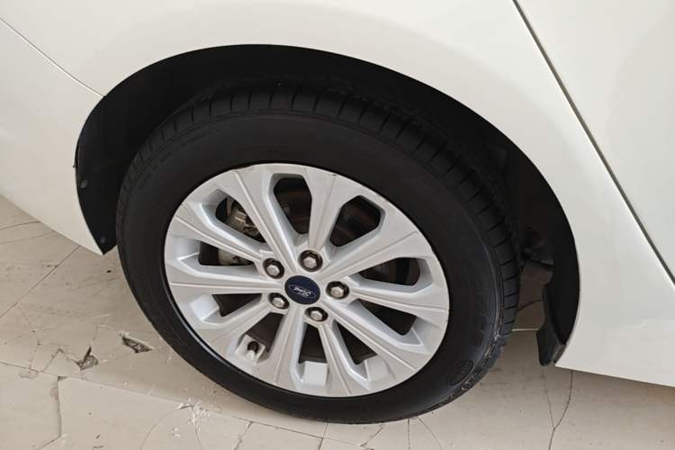 Used Ford Escort 2017 Happiness Edition 1.5L Automatic Fashion Version Right Rear Wheel Hub