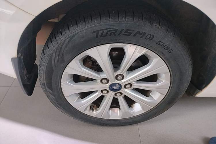 Used Ford Escort 2017 Happiness Edition 1.5L Automatic Fashion Version Right Rear Wheel Hub