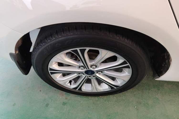 Used Ford Escort 2017 Happiness Edition 1.5L Automatic Fashion Version Right Rear Wheel Hub