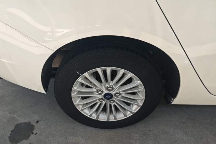 Used Ford Escort 2017 1.5L Automatic Comfort Model Right Rear Wheel Hub