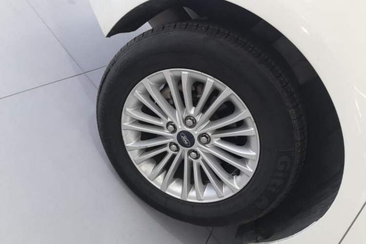Used Ford Escort 2017 1.5L Manual Comfort Model Right Rear Wheel Hub