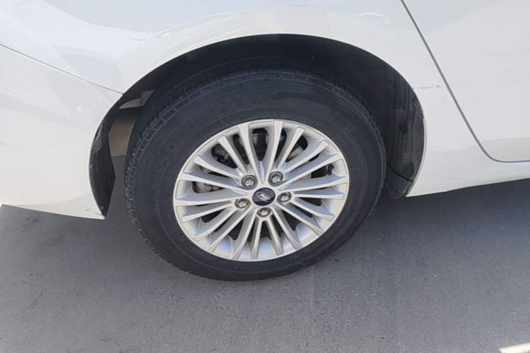 Used Ford Escort 2017 Revised Version 1.5L Automatic Comfort Edition Right Rear Wheel Hub
