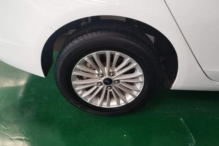 Used Ford Escort 2017 1.5L Automatic Comfort Model Right Rear Wheel Hub