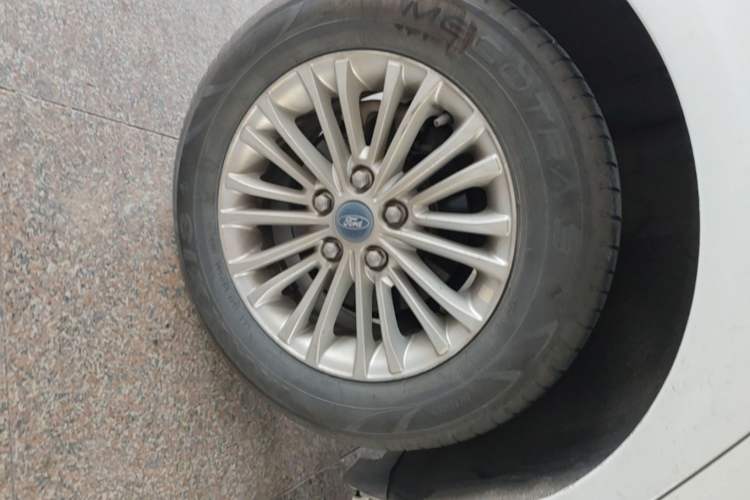 Used Ford Escort 2017 1.5L Automatic Comfort Model Right Rear Wheel Hub