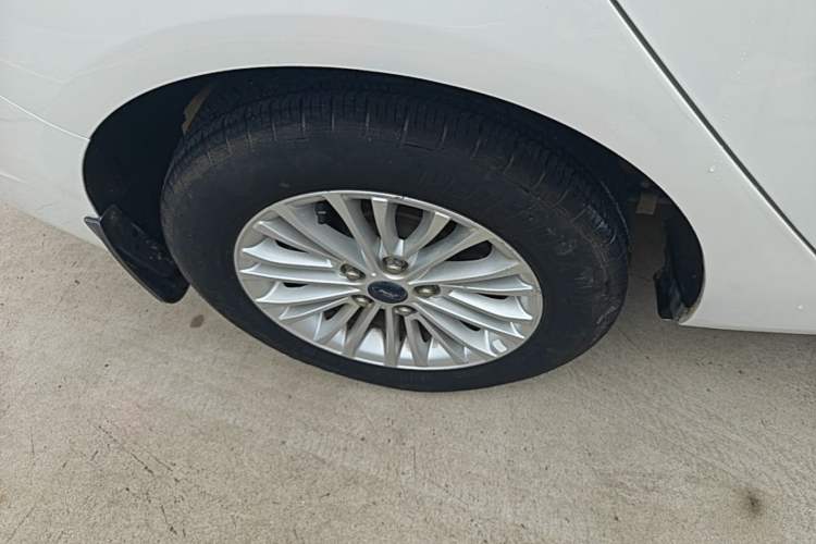 Used Ford Escort 2017 1.5L Manual Comfort Model Right Rear Wheel Hub