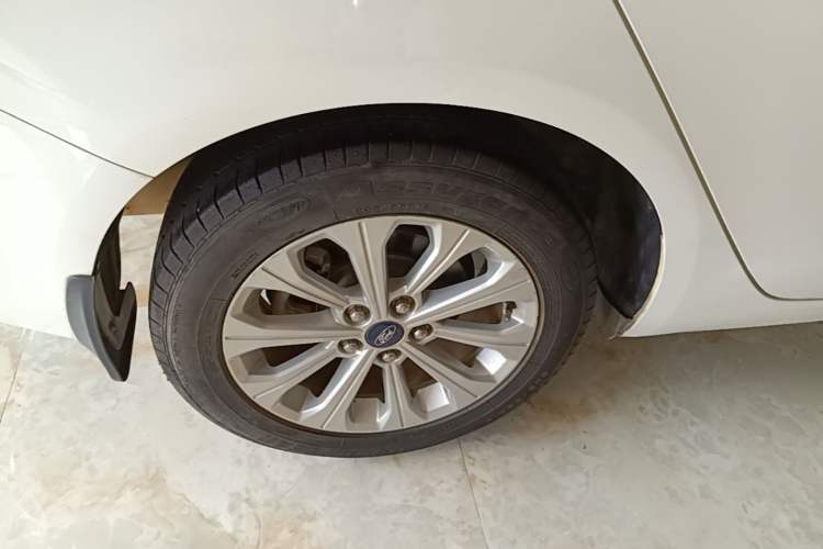 Used Ford Escort 2017 Happiness Edition 1.5L Automatic Fashion Version Right Rear Wheel Hub