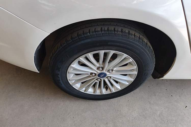 Used Ford Escort 2017 1.5L Automatic Comfort Model Right Rear Wheel Hub
