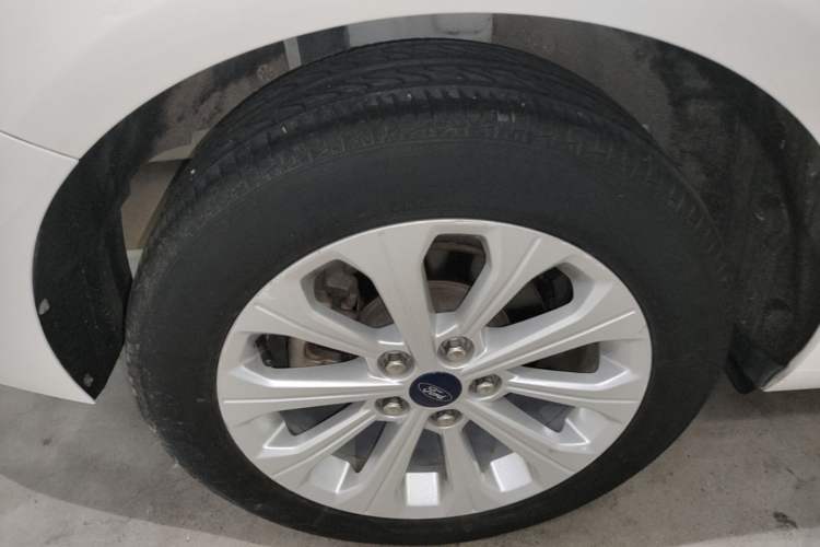 Used Ford Escort 2017 Happiness Edition 1.5L Automatic Fashion Version Right Rear Wheel Hub