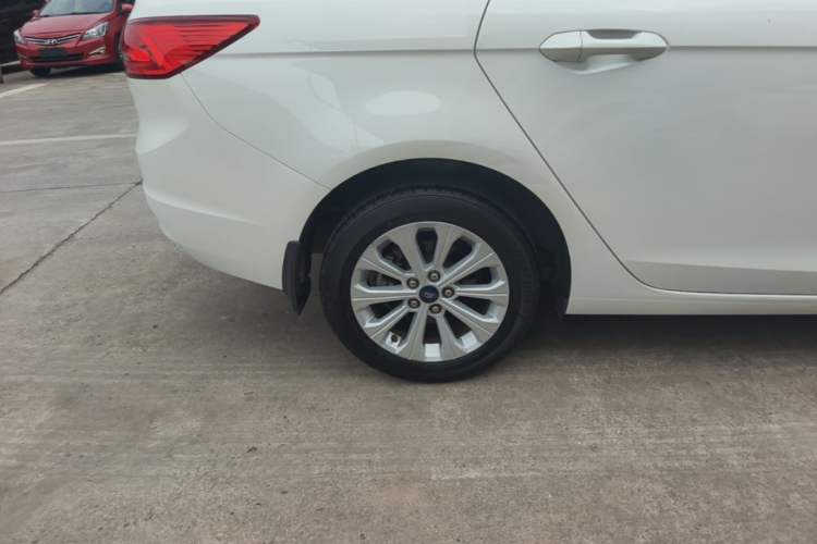 Used Ford Escort 2017 Happiness Edition 1.5L Automatic Fashion Version Right Rear Wheel Hub