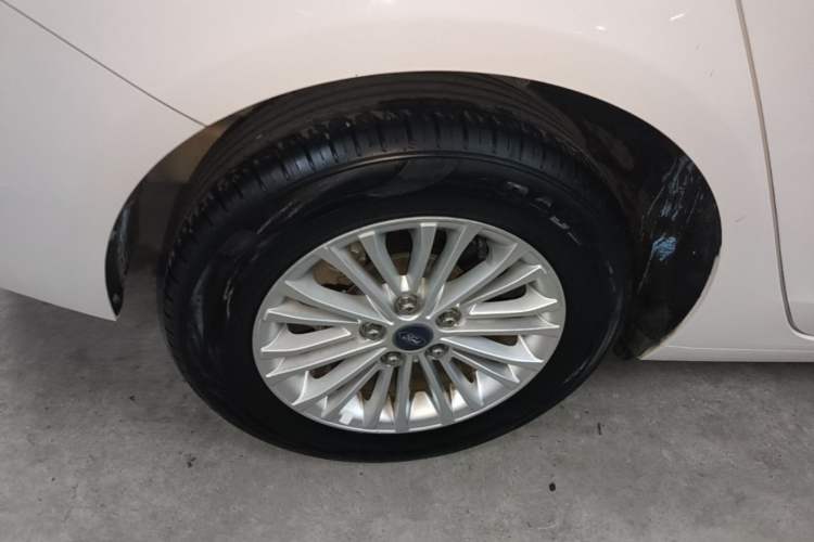 Used Ford Escort 2017 Revised Version 1.5L Automatic Comfort Edition Right Rear Wheel Hub