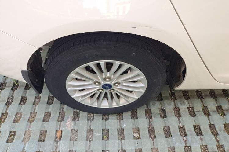 Used Ford Escort 2017 Revised Version 1.5L Automatic Comfort Edition Right Rear Wheel Hub