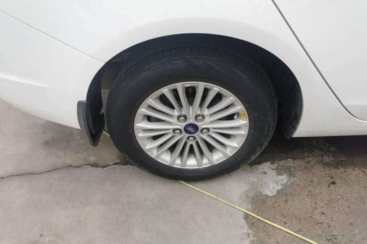 Used Ford Escort 2017 Revised Version 1.5L Manual Comfort Edition Right Rear Wheel Hub