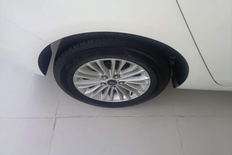 Used Ford Escort 2017 Revised Version 1.5L Manual Comfort Edition Right Rear Wheel Hub