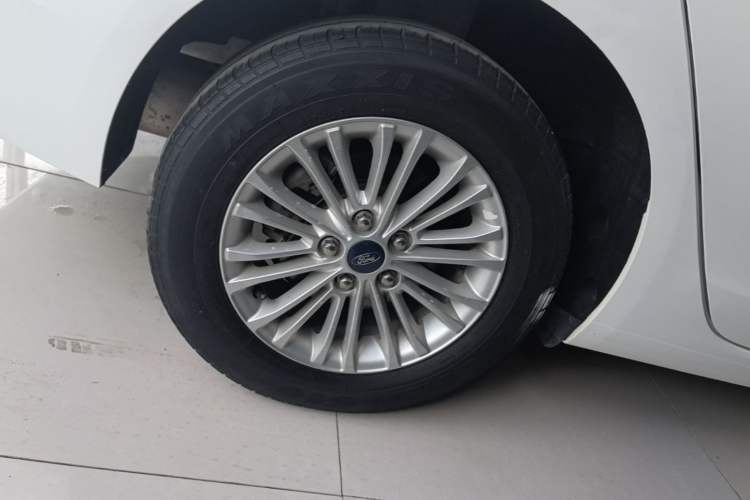 Used Ford Escort 2017 Revised Version 1.5L Automatic Comfort Edition Right Rear Wheel Hub