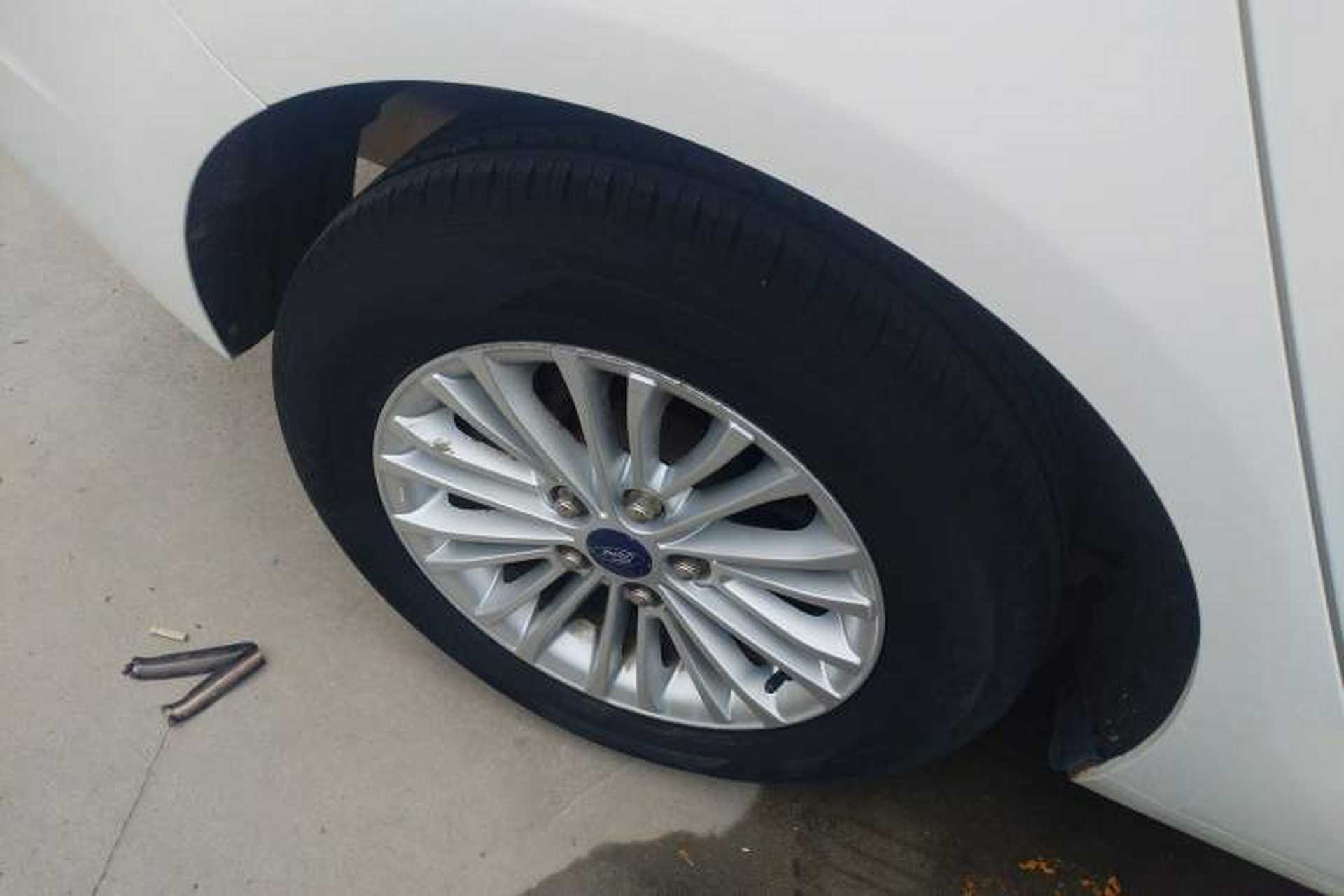 Used Ford Escort 2017 Revised Version 1.5L Automatic Comfort Edition Right Rear Wheel Hub