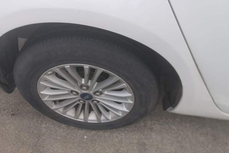 Used Ford Escort 2017 Revised Version 1.5L Automatic Comfort Edition Right Rear Wheel Hub