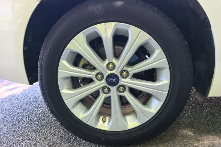 Used Ford Escort 2017 Happiness Edition 1.5L Automatic Fashion Version Right Rear Wheel Hub