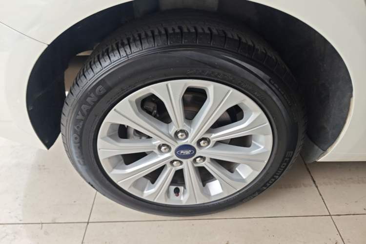Used Ford Escort 2017 Happiness Edition 1.5L Automatic Fashion Version Right Rear Wheel Hub