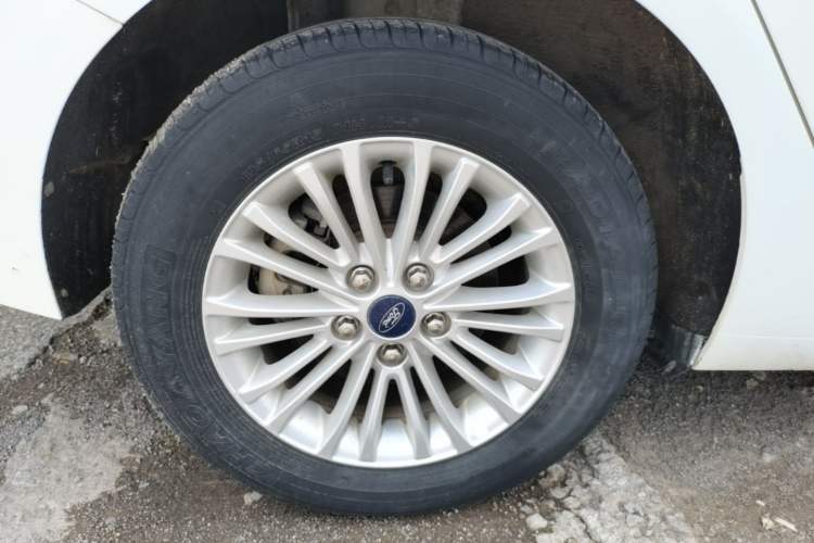 Used Ford Escort 2017 1.5L Automatic Comfort Model Right Rear Wheel Hub