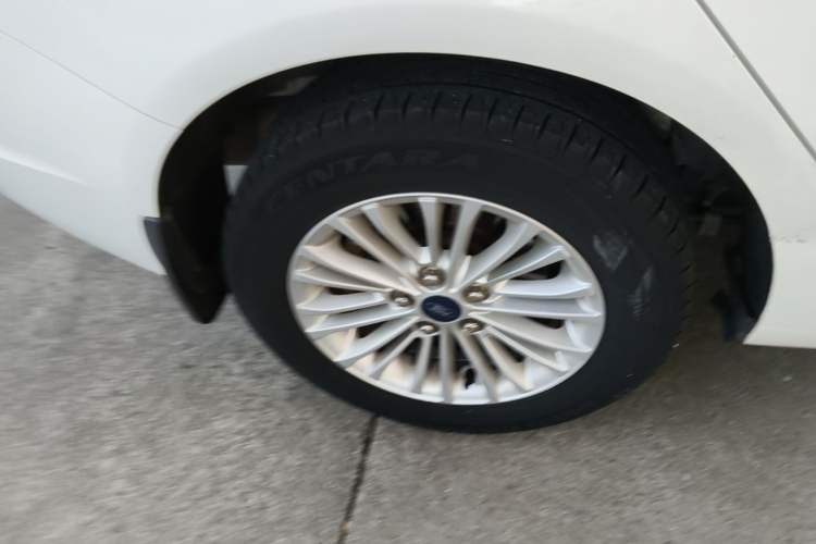 Used Ford Escort 2017 Revised Version 1.5L Automatic Comfort Edition Right Rear Wheel Hub