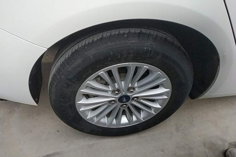 Used Ford Escort 2017 Revised Version 1.5L Manual Comfort Edition Right Rear Wheel Hub