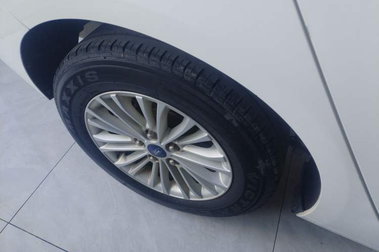 Used Ford Escort 2017 Revised Version 1.5L Manual Comfort Edition Right Rear Wheel Hub