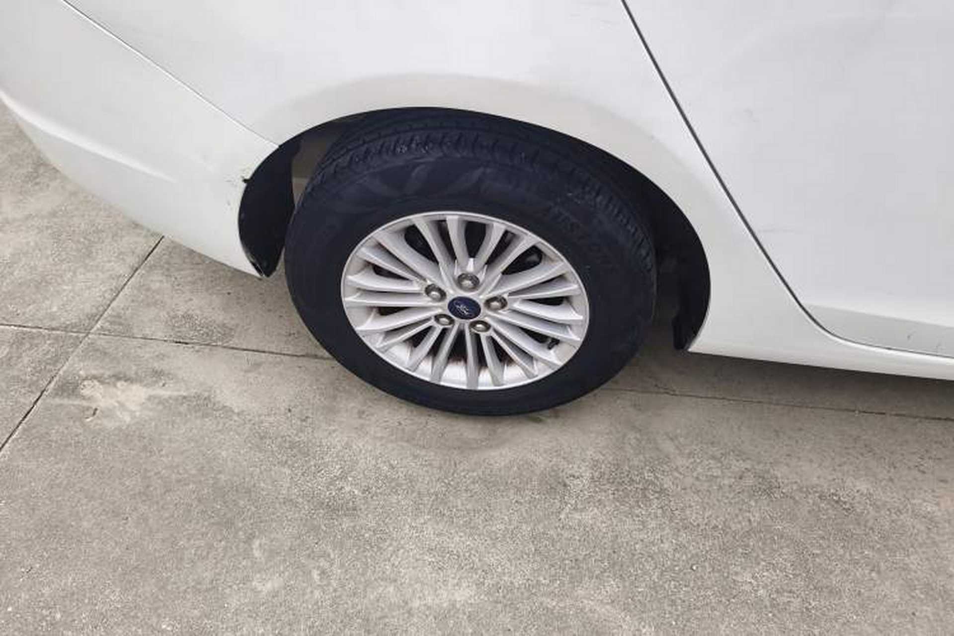 Used Ford Escort 2017 Revised Version 1.5L Automatic Comfort Edition Right Rear Wheel Hub