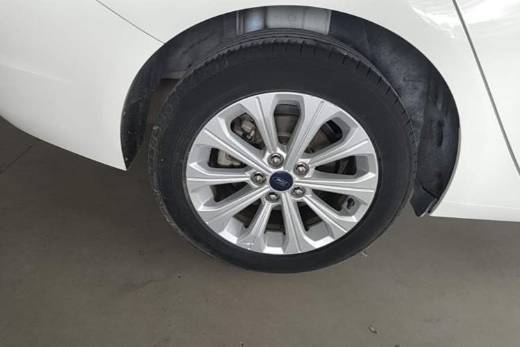 Used Ford Escort 2017 Happiness Edition 1.5L Automatic Fashion Version Right Rear Wheel Hub