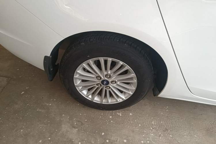 Used Ford Escort 2017 1.5L Automatic Comfort Model Right Rear Wheel Hub