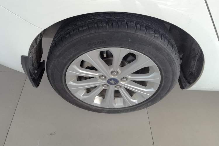 Used Ford Escort 2017 Happiness Edition 1.5L Automatic Fashion Version Right Rear Wheel Hub