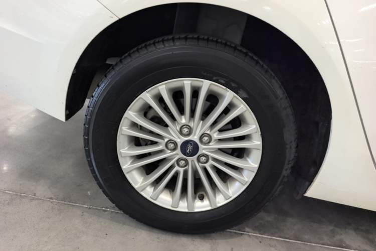 Used Ford Escort 2017 Revised Version 1.5L Automatic Comfort Edition Right Rear Wheel Hub
