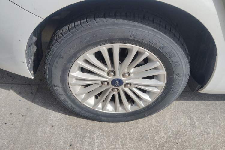 Used Ford Escort 2017 Revised Version 1.5L Manual Comfort Edition Right Rear Wheel Hub