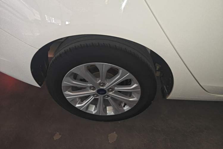 Used Ford Escort 2017 Happiness Edition 1.5L Automatic Fashion Version Right Rear Wheel Hub