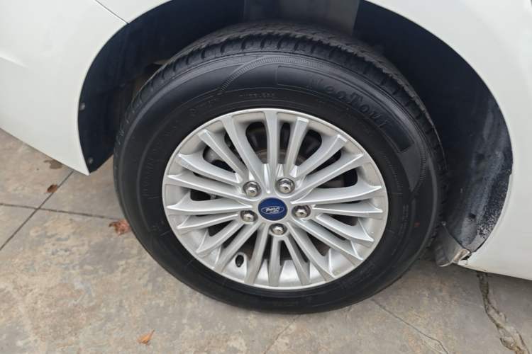 Used Ford Escort 2017 Revised Version 1.5L Automatic Comfort Edition Right Rear Wheel Hub