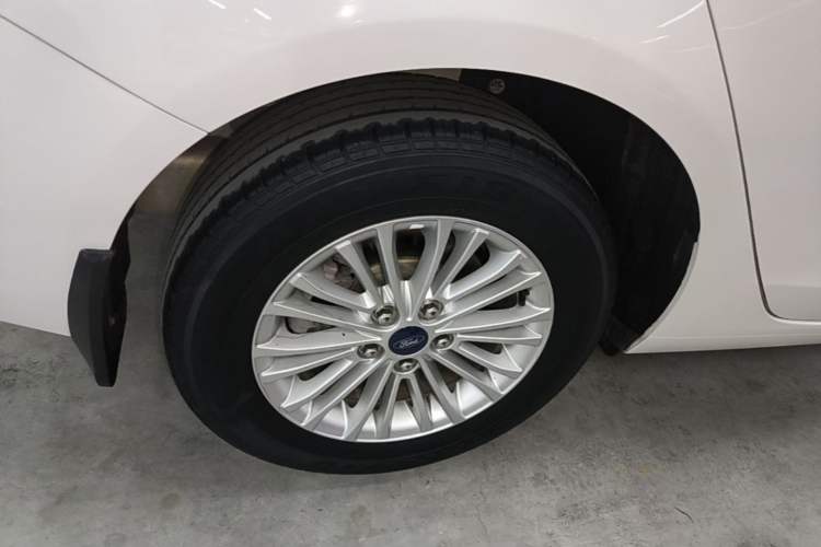 Used Ford Escort 2017 Revised Version 1.5L Manual Comfort Edition Right Rear Wheel Hub