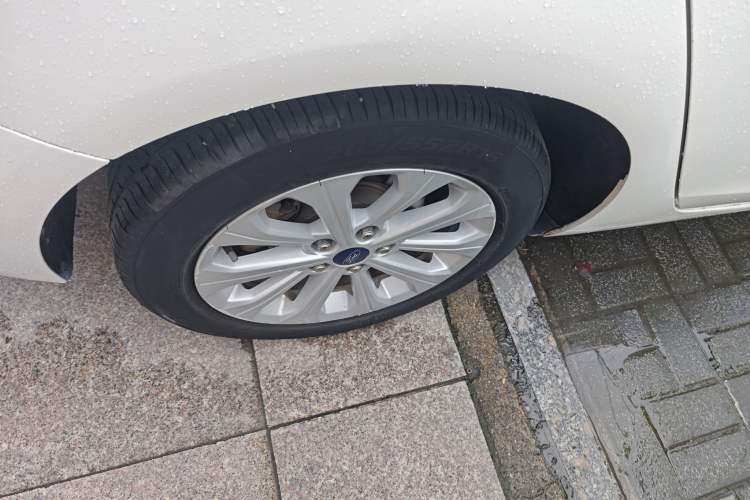 Used Ford Escort 2017 Happiness Edition 1.5L Automatic Fashion Version Right Rear Wheel Hub