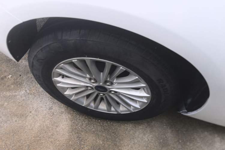 Used Ford Escort 2017 Revised Version 1.5L Automatic Comfort Edition Right Rear Wheel Hub