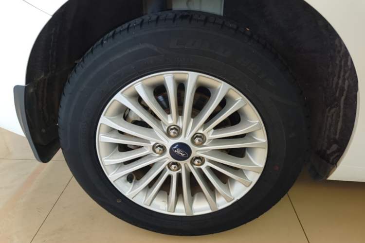 Used Ford Escort 2017 Revised Version 1.5L Automatic Comfort Edition Right Rear Wheel Hub